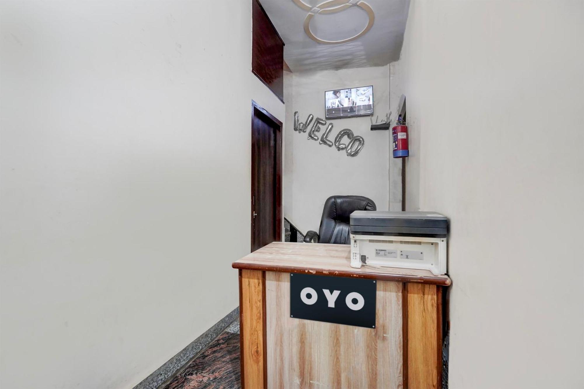מיראט Oyo Hotel Maharaja Palace מראה חיצוני תמונה