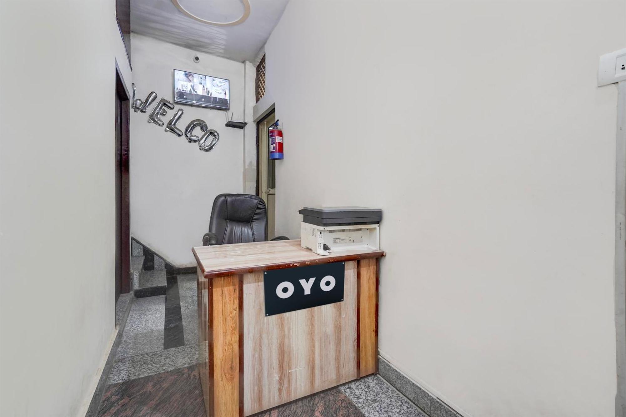 מיראט Oyo Hotel Maharaja Palace מראה חיצוני תמונה
